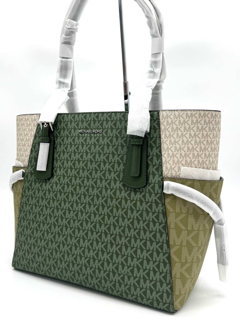 Michael Kors Voyager Large Color-Block Signature Logo Tote Bag - Amazon Green